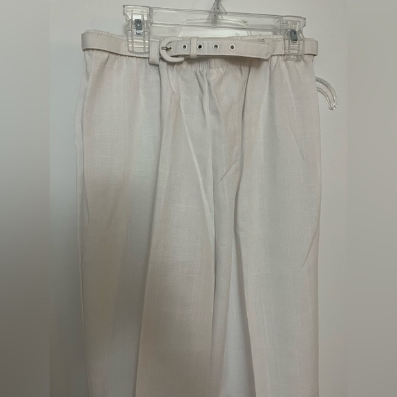 Elegant White Trousers with Belt (Size: S) - Picture 4 of 9